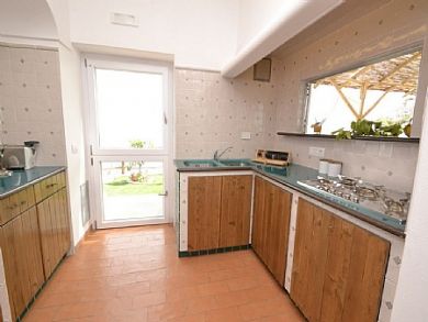 Private villa sleeps 6 in Praiano with pool by the Sea